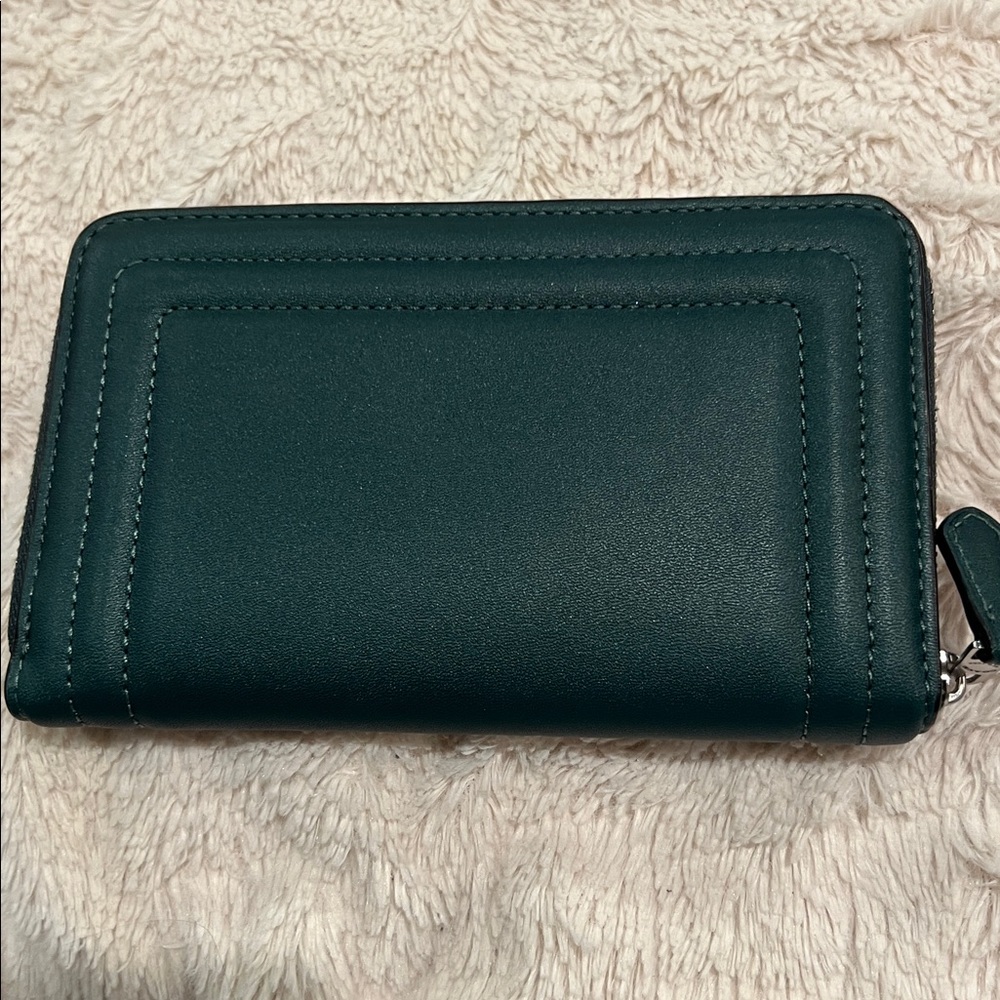 Brand New Coach Dark Green Leather Zip Wallet - Picture 2 of 6